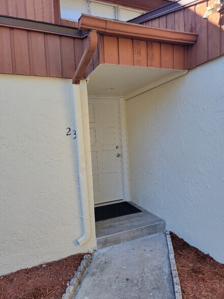 Building Photo - 2056 Sunset Point Rd