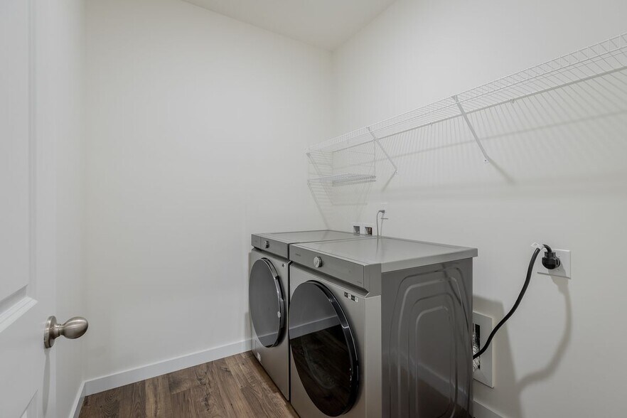 Building Photo - 10815 Upland Dr