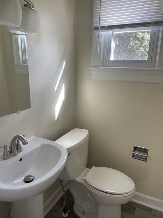 Building Photo - 423 Avondale Dr