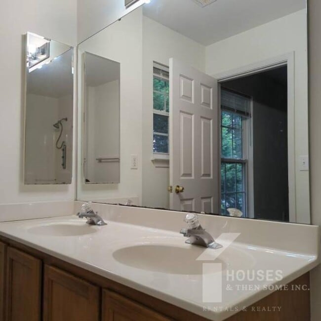 Building Photo - 304 Canewood Pl