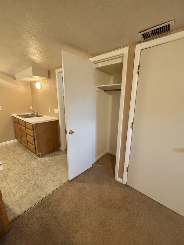 Building Photo - 979 W 100 S
