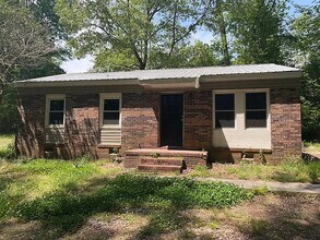 Building Photo - 3 Bedroom 1 Bathroom