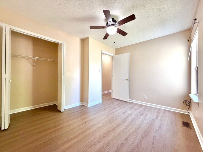 Building Photo - 1215 Marla Dr