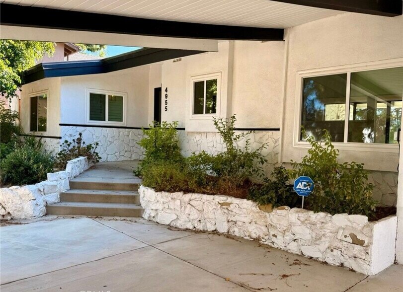 Building Photo - 4955 Alatar Dr