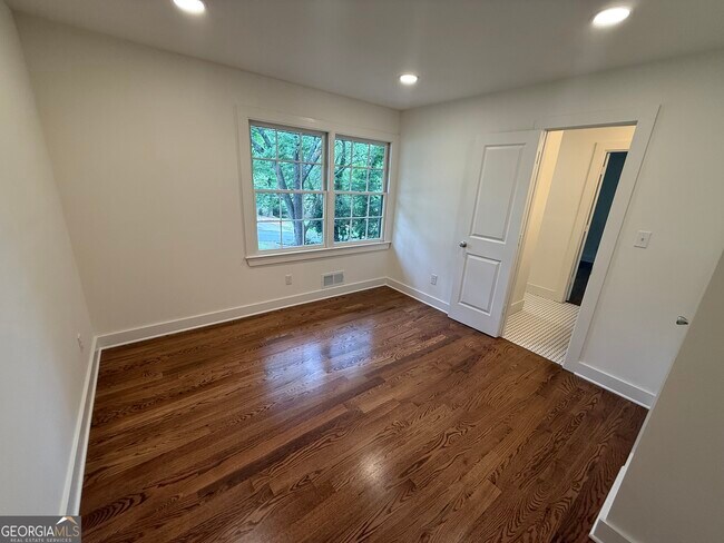 Building Photo - 185 Landor Dr