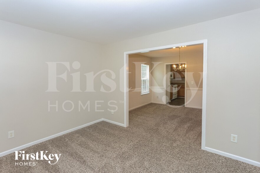 Building Photo - 8605 Royal Bluff Dr