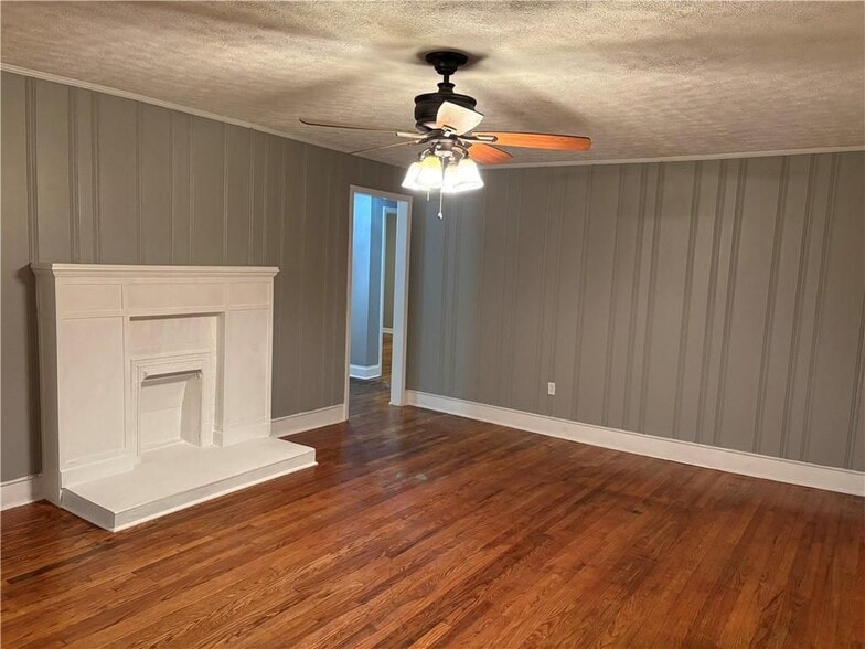 Building Photo - 111 E Belmont Dr