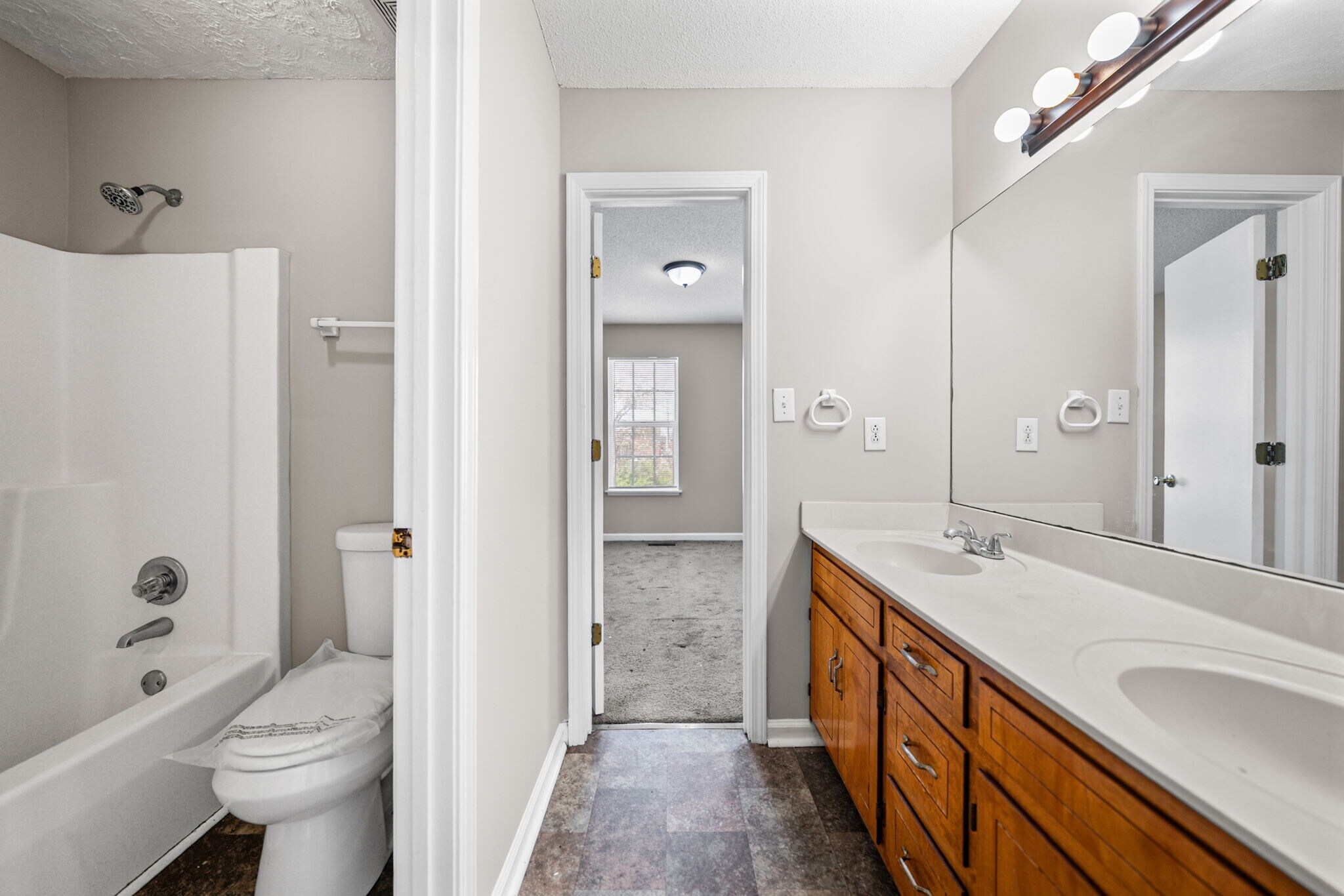 Building Photo - 280 Timber Court Dr