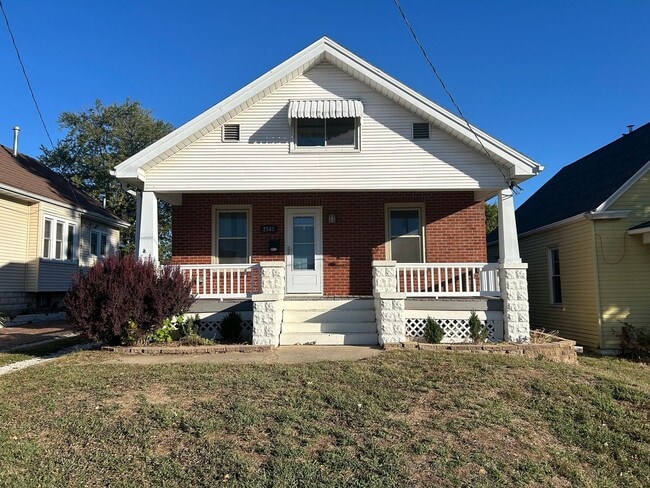 Primary Photo - 2543 Cedar St