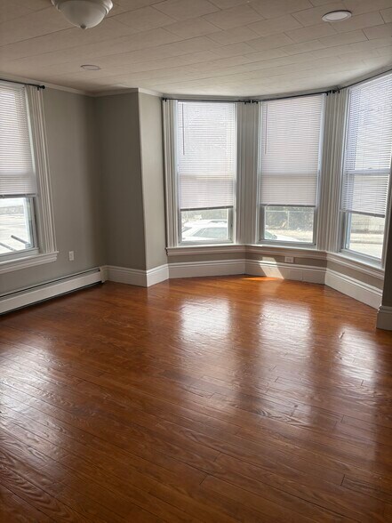 Hardwood flooring - 1107 Bridge St