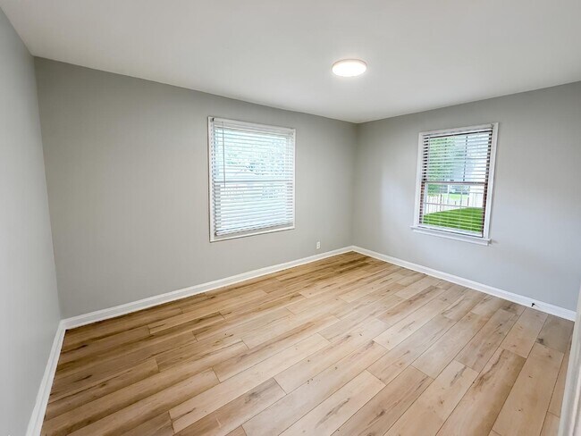 Building Photo - 7724 Monroe Dr