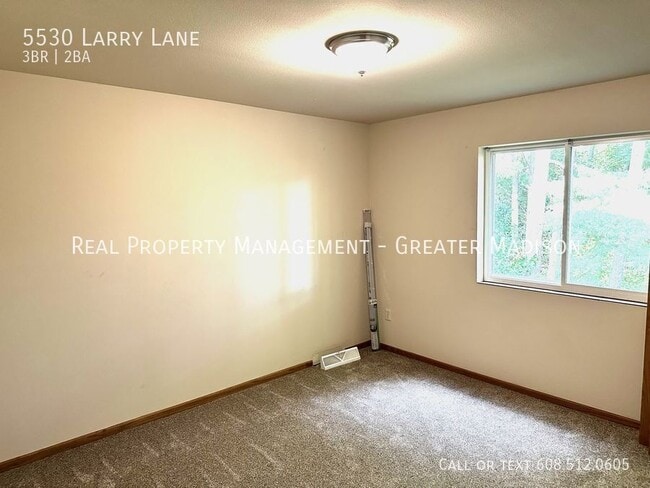 Building Photo - 5530 Larry Ln