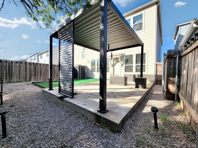 Building Photo - 1301 Showbox St