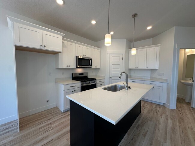 Building Photo - 5280 Acacia Dr