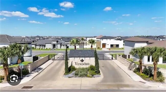 Building Photo - 8 St Honore Dr