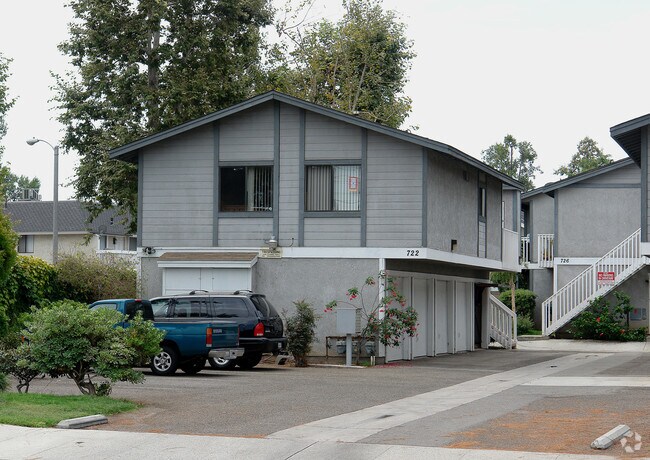 Primary Photo - 722 W Walnut Ave
