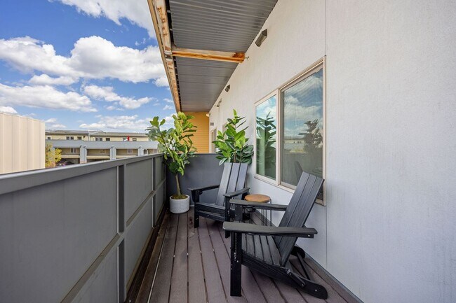 Building Photo - 2 Bed 2 Bath Condo With Mountain Views In Recently Developed Steel Yards Neighborhood.