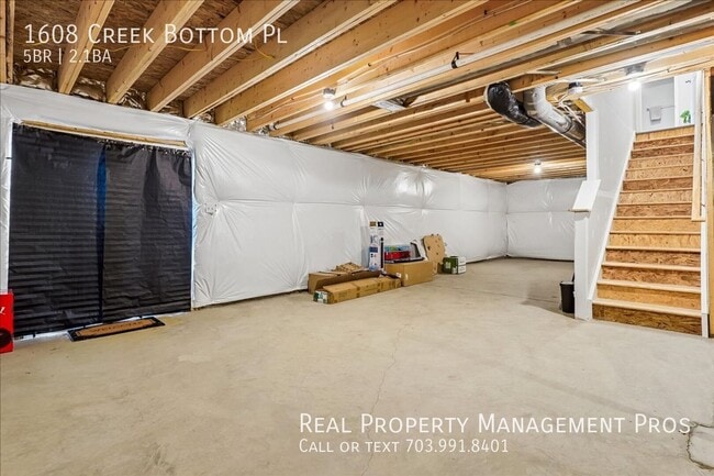 Building Photo - 1608 Creek Bottom Pl