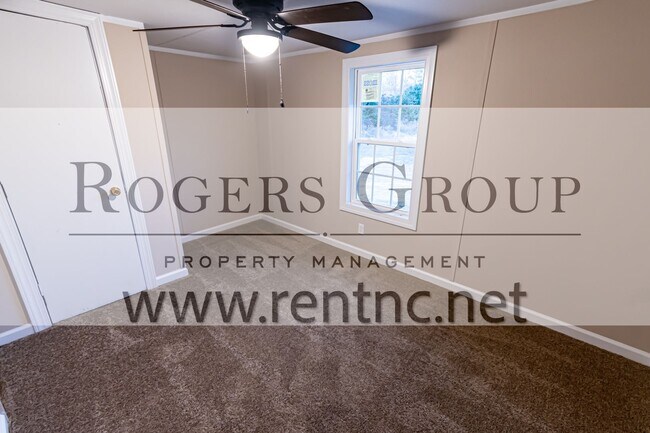 Building Photo - 2 Country Ln