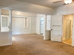 Building Photo - Spacious Studio Apartment
