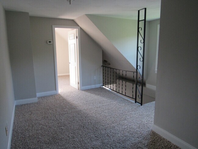 Building Photo - 19 Chapman St