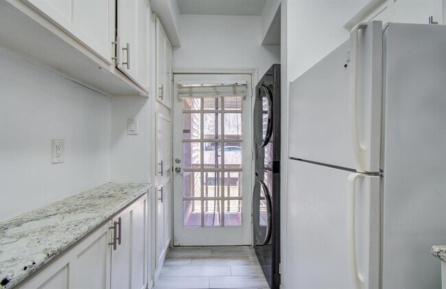 Building Photo - 716 Bering Dr