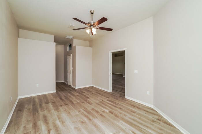 Building Photo - 6034 Beechwood Dr