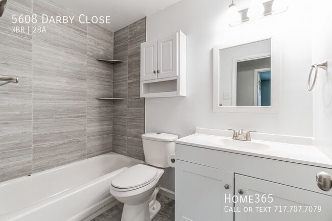 Building Photo - Incredible 3 Bedroom 2 Bedroom Townhouse O...