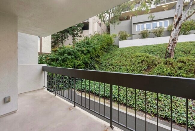 Building Photo - 28121 Highridge Rd