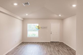 Building Photo - Welcome to Your Dream Home in Port Charlotte!