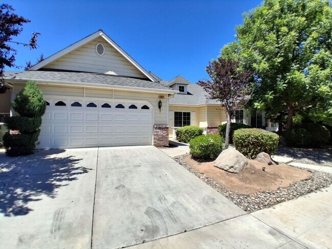 Building Photo - Desirable Clovis Single-Level Home: 3-bedroom, 2-bathroom