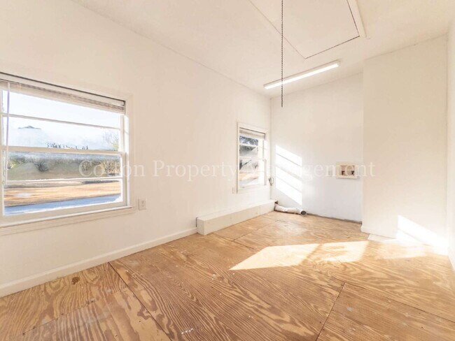 Building Photo - 101 Hyacinth Ave