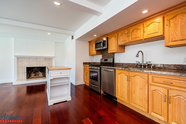 Building Photo - Beautiful ADU Apartment | Private Entrance...