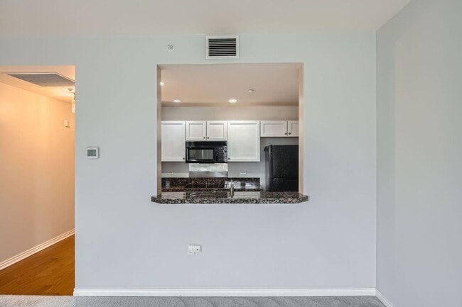 Building Photo - 300 W 11th Ave