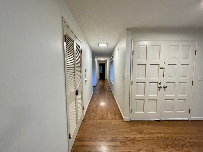 Building Photo - 15410 SW Peppermill Ct