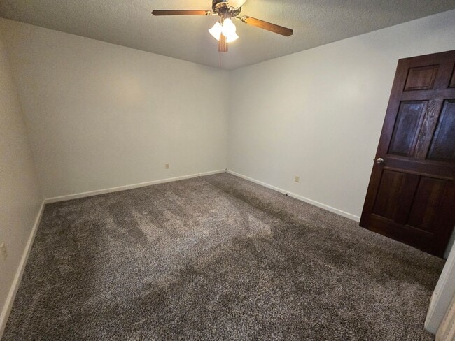 Building Photo - 3/2 One Level Home w/ Spacious, Level Lot!