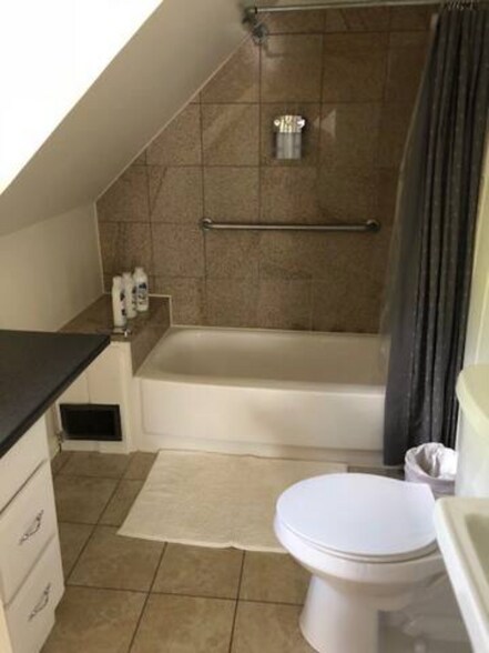 Bathroom - 2342 Broadway St