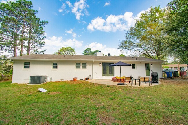 Building Photo - Coming Soon! 4 Bedroom 2 Bathroom Home: Pets Okay!