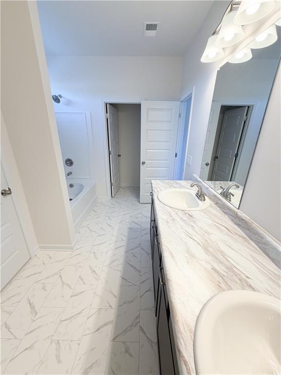 Building Photo - 145 Oak St