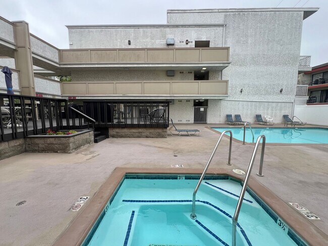 Building Photo - 3565 Linden Ave