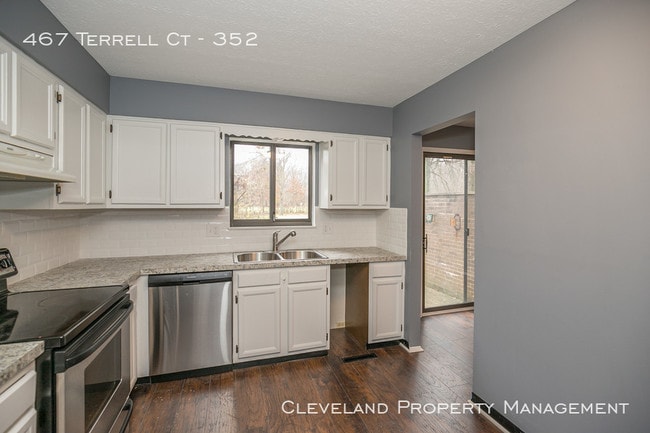 Building Photo - 2 Bedroom Richmond Hts Condo