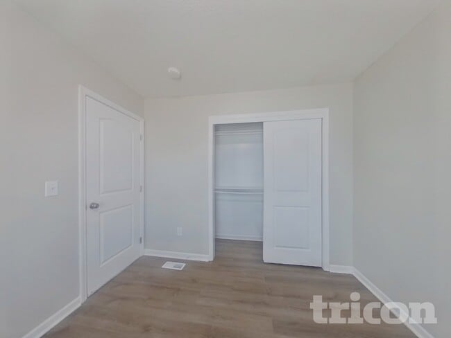 Building Photo - 5004 Woodstock St