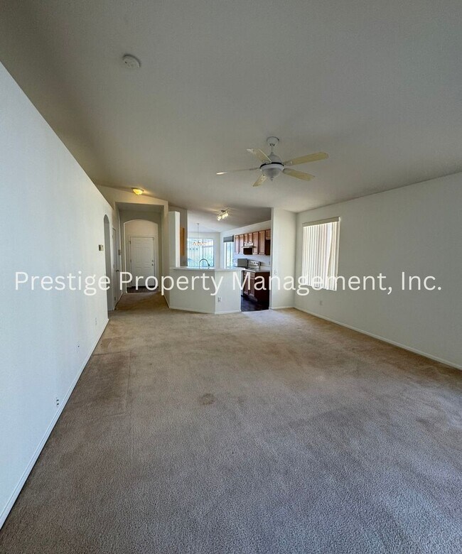 Building Photo - This charming 3+den/2 Bath East Home Is just What You Need!!