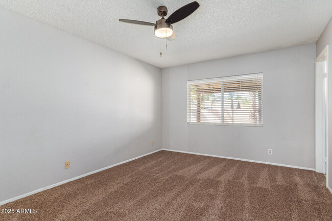 Building Photo - 9353 E Altadena Ave