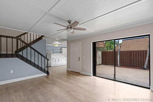 Building Photo - 1405 14th Ln