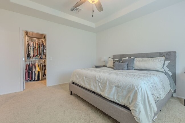 Building Photo - 3 Bedrooms, 2.5 Bathrooms