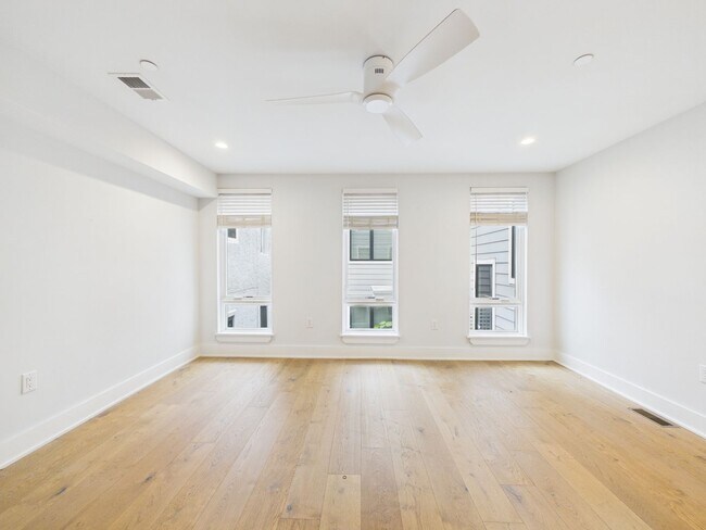 Building Photo - 212 Bainbridge St