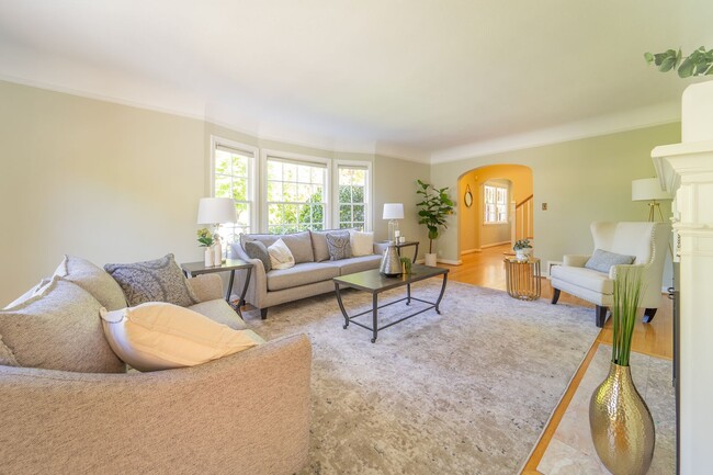 Building Photo - Enchanting Portland Heights 5BD House: You...