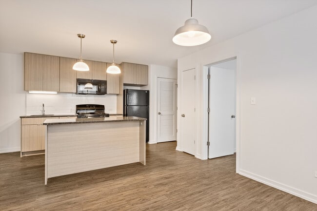 Building Photo - 5411 N Winthrop Ave