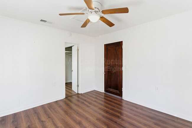 Building Photo - 20 Martha Ave